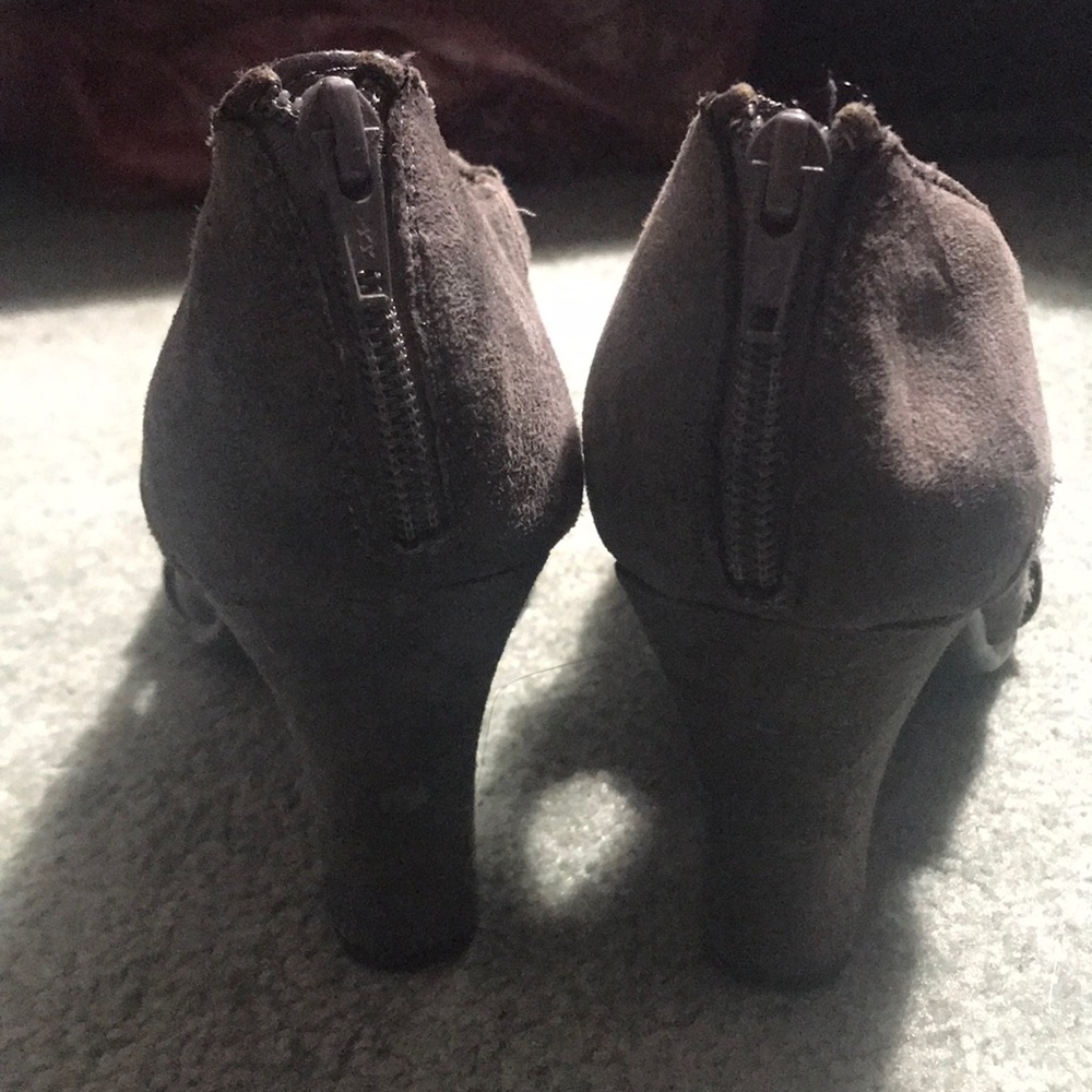 Size 11 Gray Suede Heels with Criss Cross Detail - Picture 3 of 4